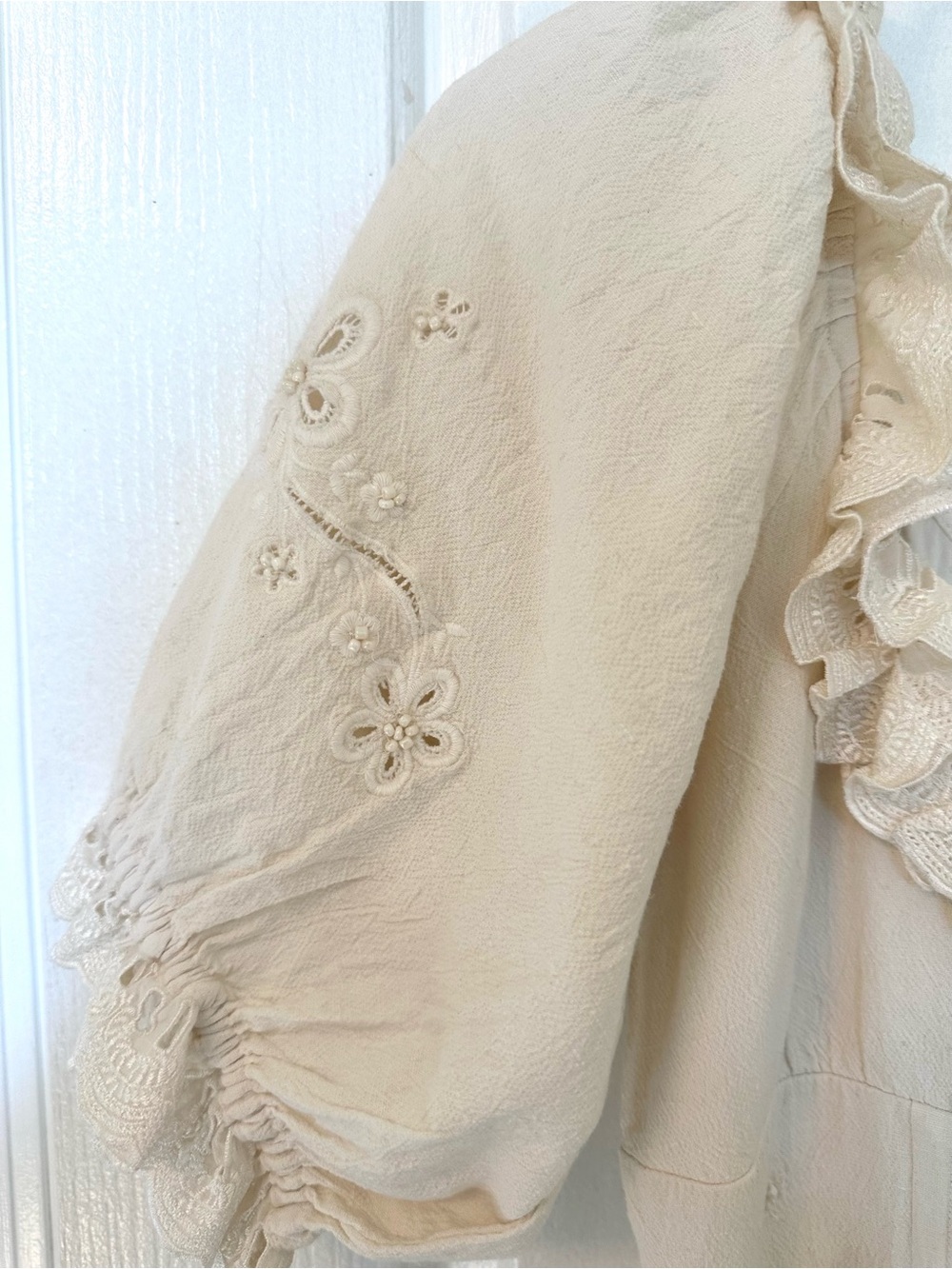 For love and lemons Cream Peasant Midi Dress with Ruffle Neckline - Picture 4 of 8